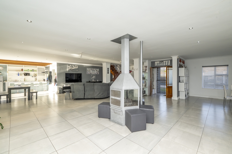 5 Bedroom Property for Sale in Rouxville Western Cape
